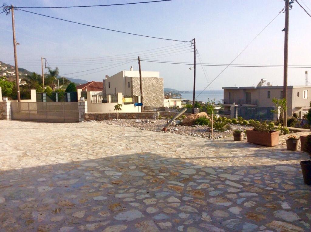 Mountain & Sea Apartment Каламата Екстериор снимка